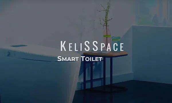 WC intelligent Keliss dans une salle de bains à la lumière tamisée