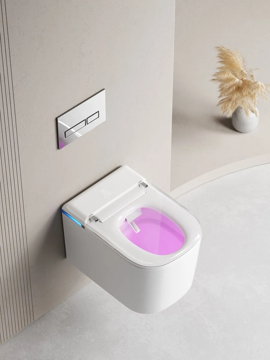 WC intelligent suspendu avec l'intérieur de la cuvette éclairé d'une lumière violette